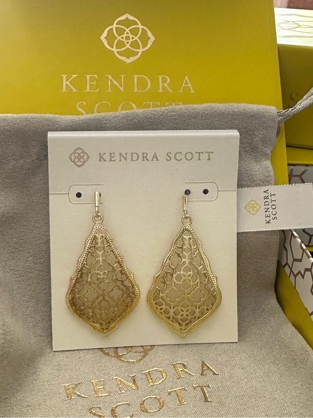 NWT Kendra Scott Addie Gold Drop Earrings in Gold Filigree Mix Retails $85